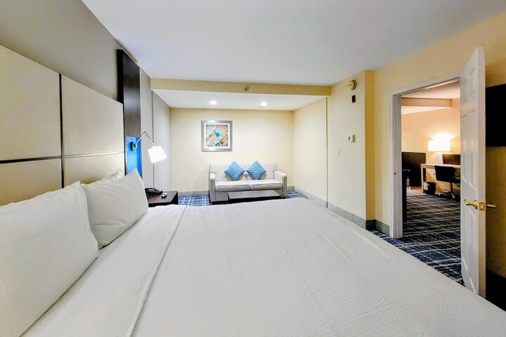 Room 34 of 90
