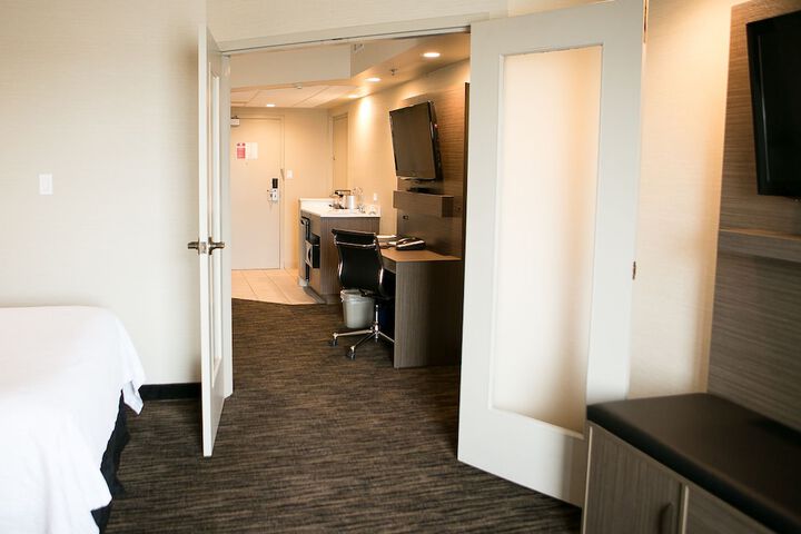 Clarion Hotel & Suites