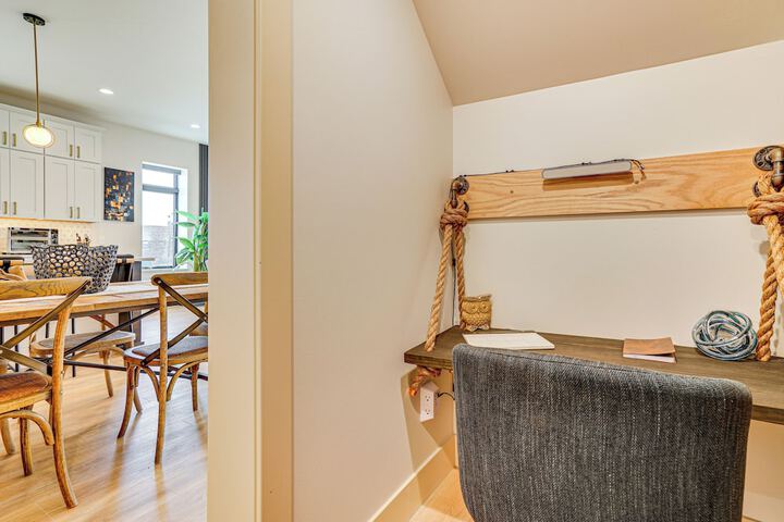 1 Block to Lake City Marina: Condo w / Rooftop Deck