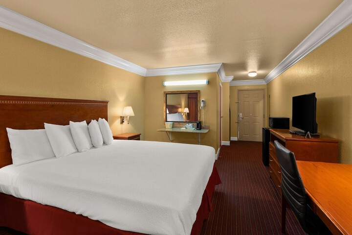 Room 19 of 30