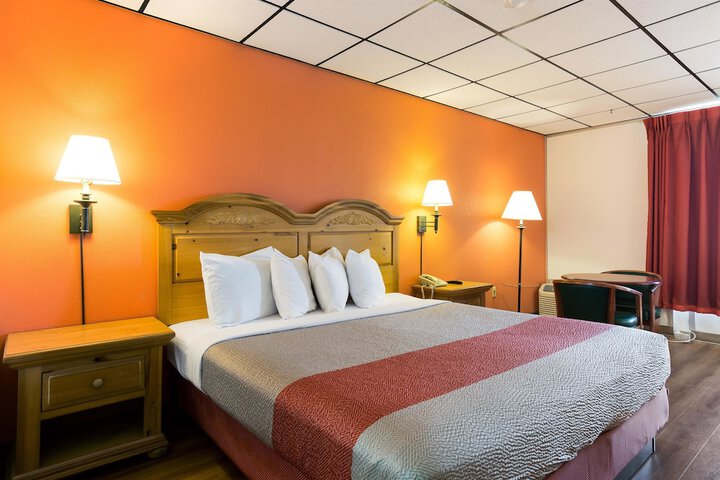 Room 26 of 38