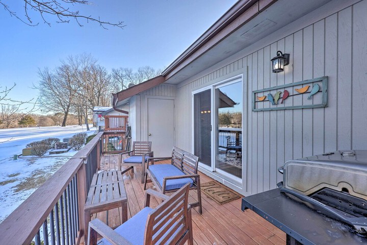 Bella Vista Home w / Deck + Trails: on Golf Course!