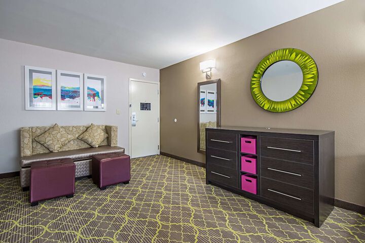 Room 16 of 36