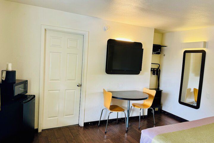 Room 8 of 43