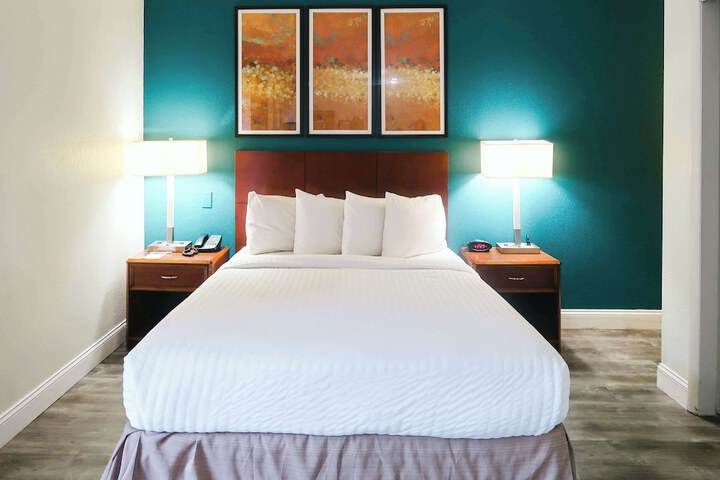 Room 17 of 31