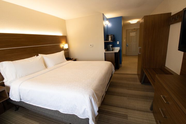 Holiday Inn Express and Suites Manassas by IHG