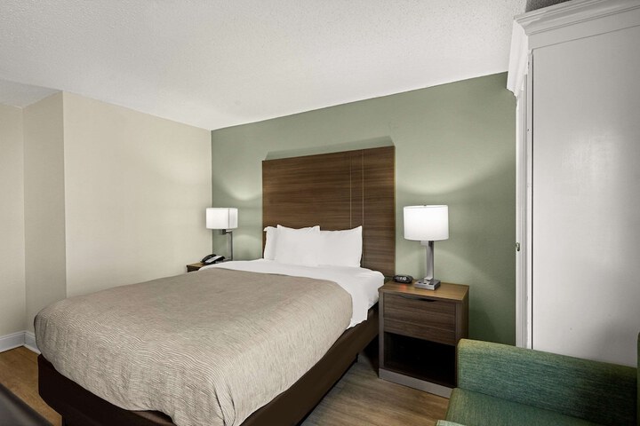 Room 15 of 40