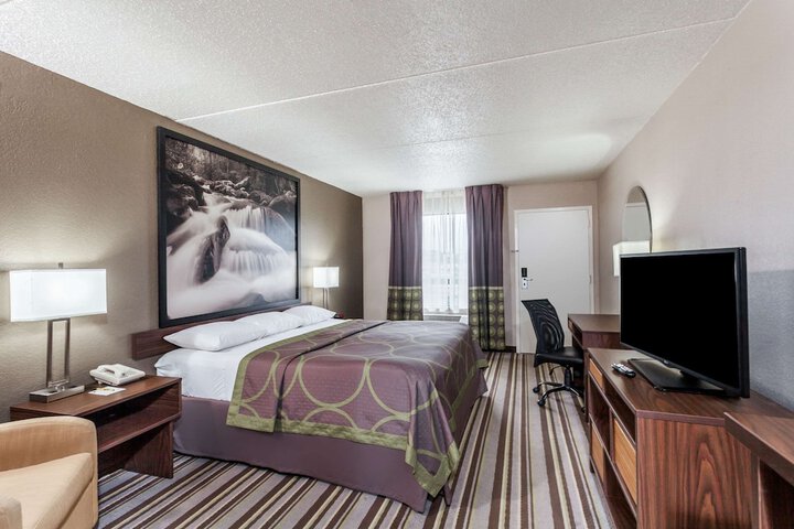 Room 18 of 34