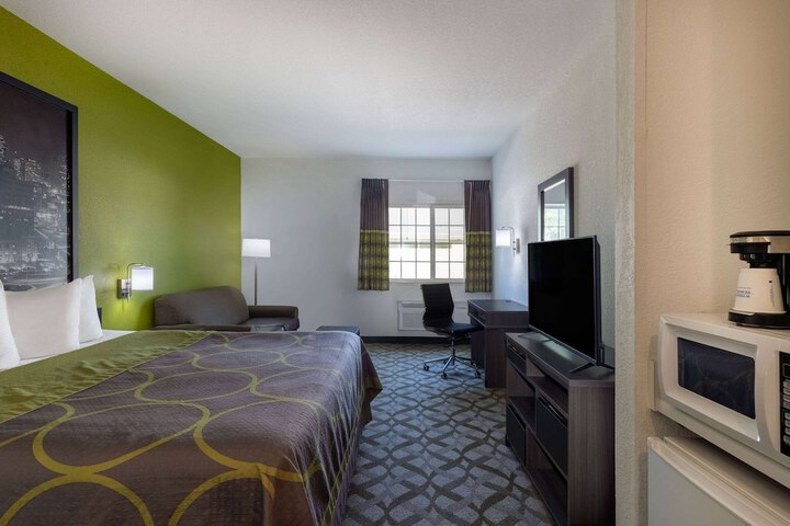 Room 18 of 38