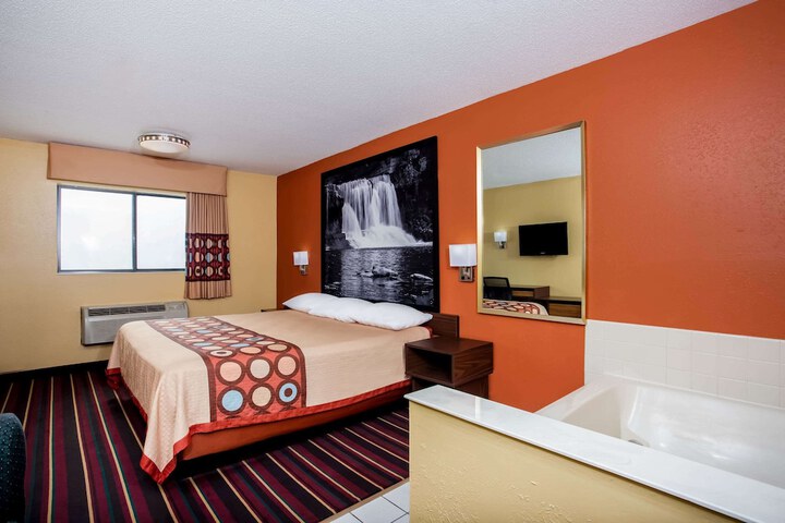 Room 8 of 13