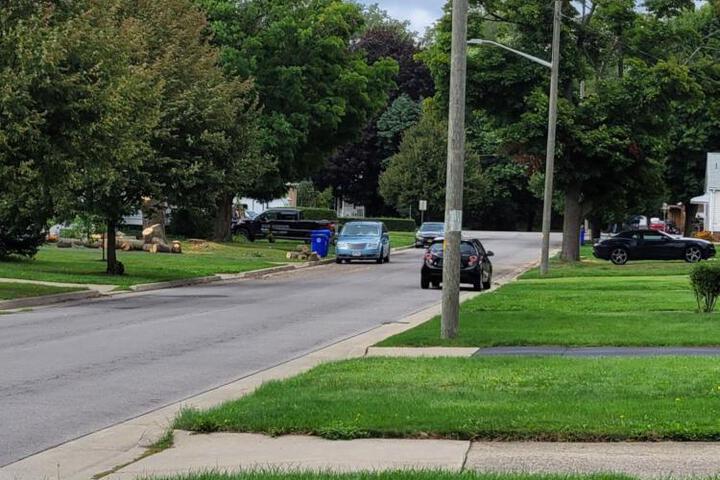 Nice house with private parking king bed fenced yard