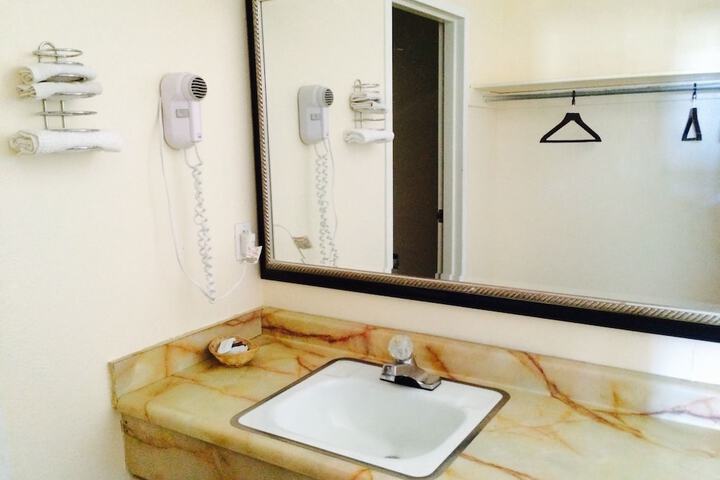 Room 5 of 28