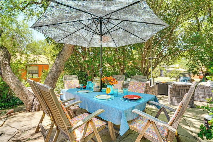 Vibrant casa Paloma w / Patio - Near Vineyards!