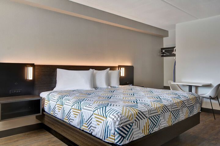Room 21 of 28