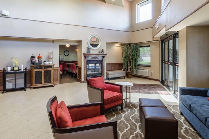 Comfort Inn & Suites West Springfield