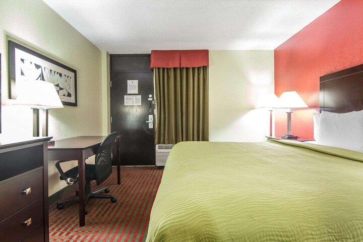 Room 11 of 32
