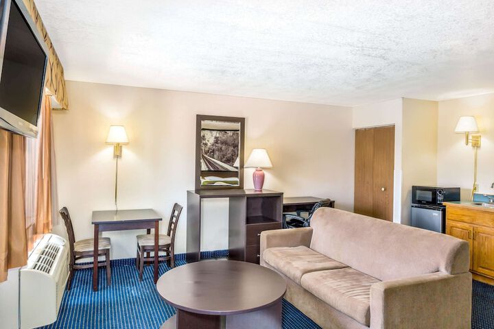 Room 5 of 16
