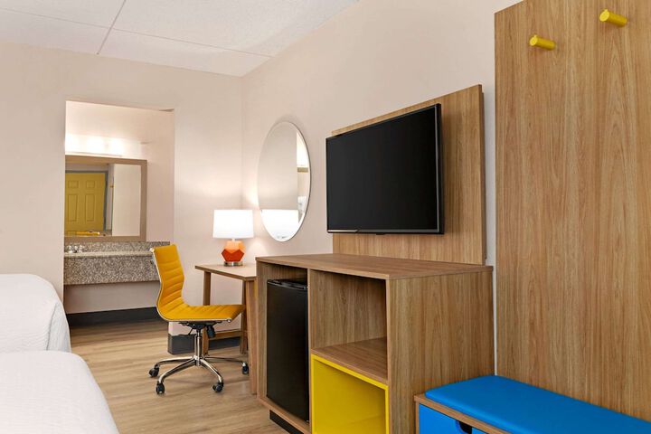 Room 17 of 36