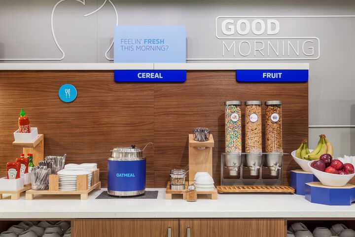 Holiday Inn Express & Suites Brampton by IHG