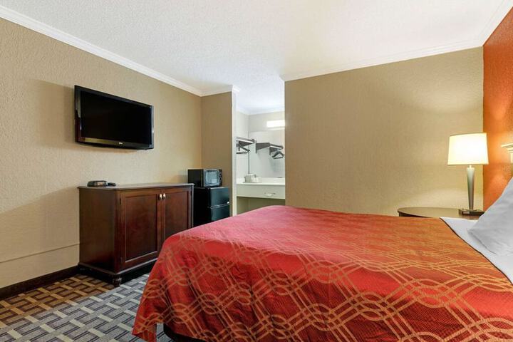 Days Inn by Wyndham Hinesville Near Fort Stewart