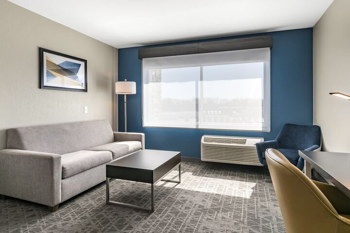 Room 13 of 36