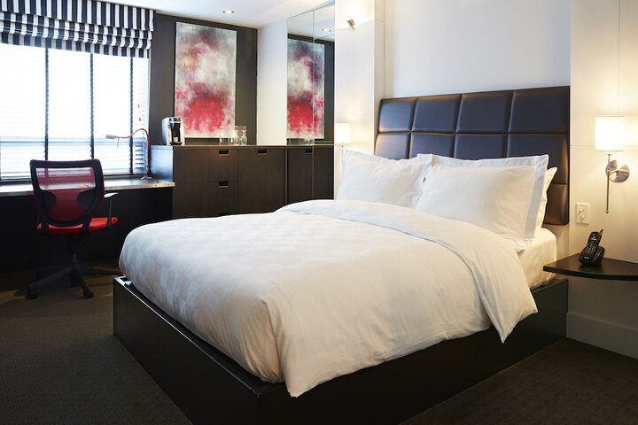 Room 28 of 46