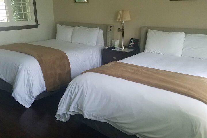 Malibu Country Inn