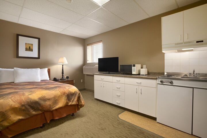 Room 13 of 28