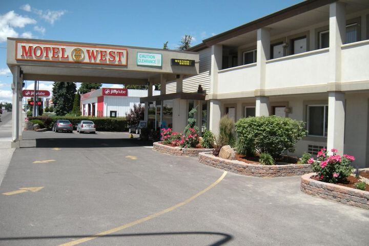 Hotel 8 of 55