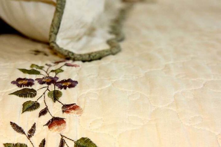 THE TRUMBULL HOUSE BED AND BREAKFAST