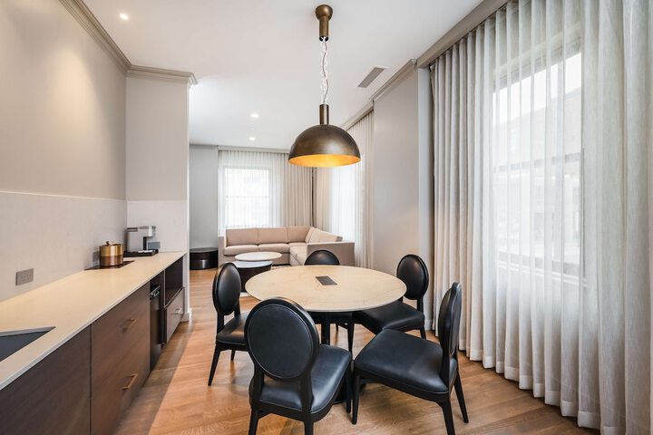Hotel Fort Des Moines Curio Collection by Hilton
