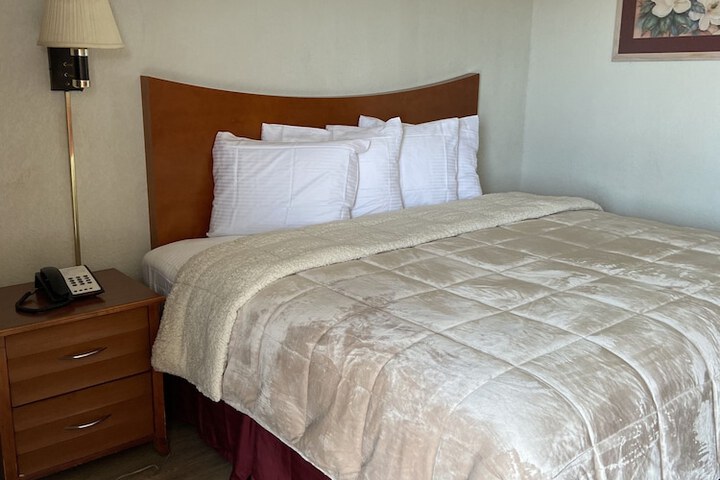 Room 4 of 27