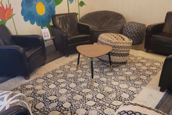 Lounge 84 of 89
