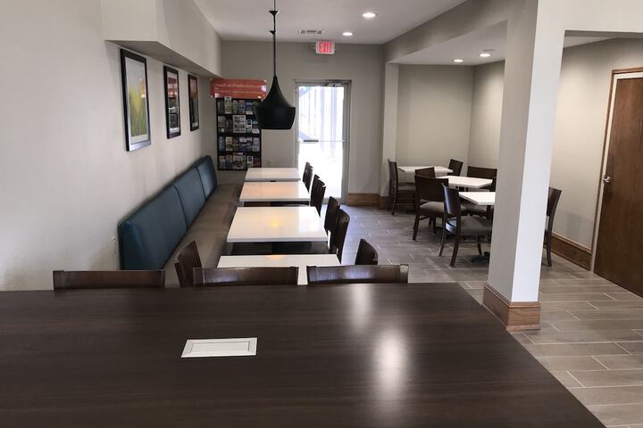 Days Inn by Wyndham Grove