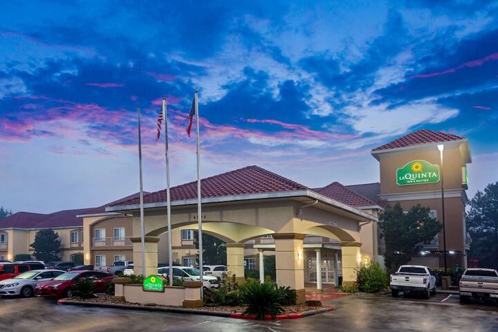 La Quinta Inn & Suites by Wyndham Conroe