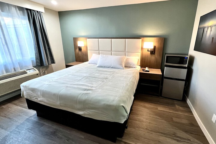 Room 6 of 27