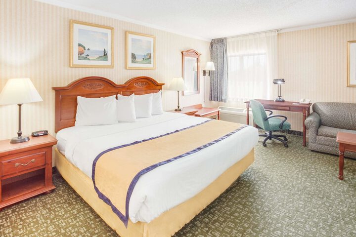 Room 9 of 15