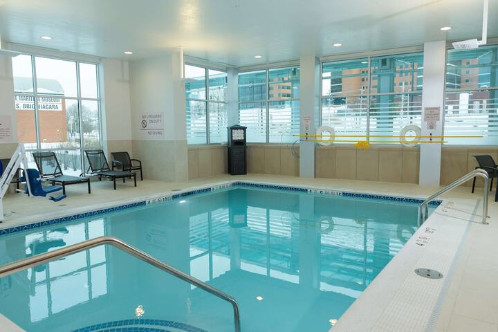 Hampton Inn & Suites Erie Bayfront