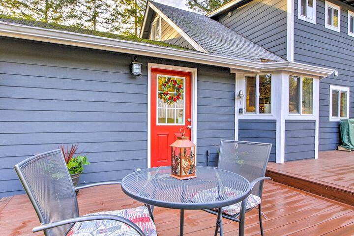 Peacock Hill Retreat on 1 Acre 1 Mi to Harbor