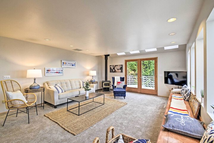 Unique Port Ludlow Home w / 3 Decks & Hot Tub!