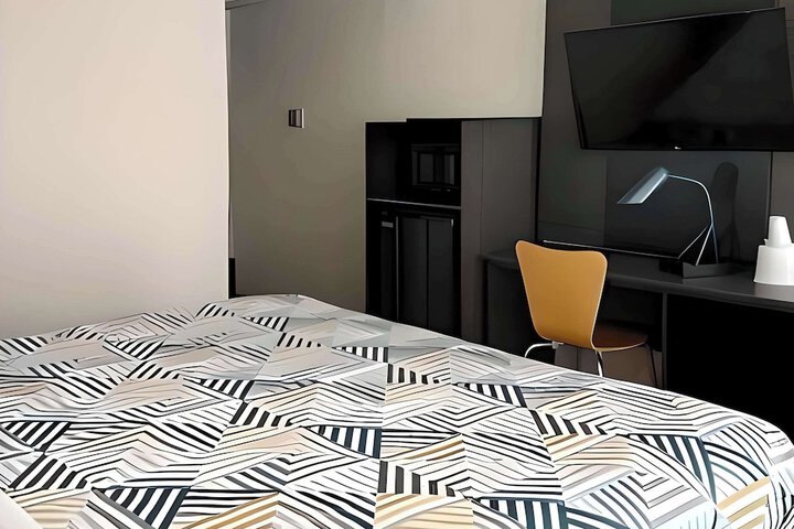Room 9 of 14