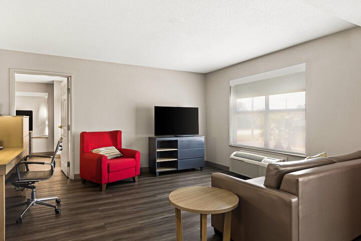 Country Inn & Suites by Radisson Hinesville, GA