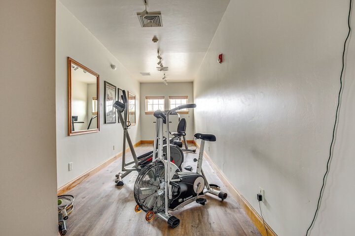 Door County Townhome: Pool Access 1 Mi to Beach!