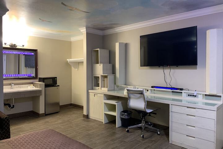 Room 11 of 36