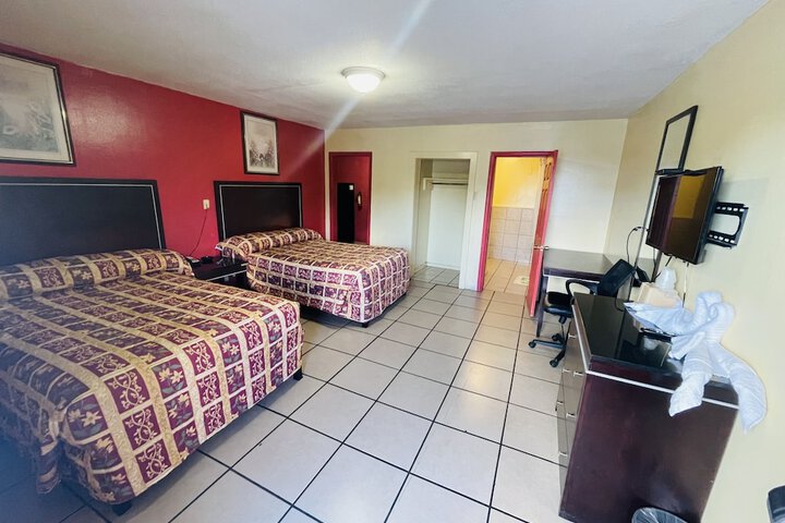 Room 13 of 16