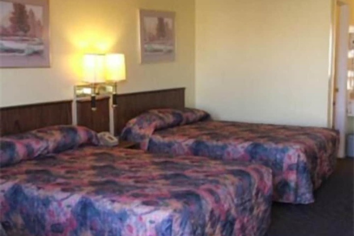 Room 7 of 12