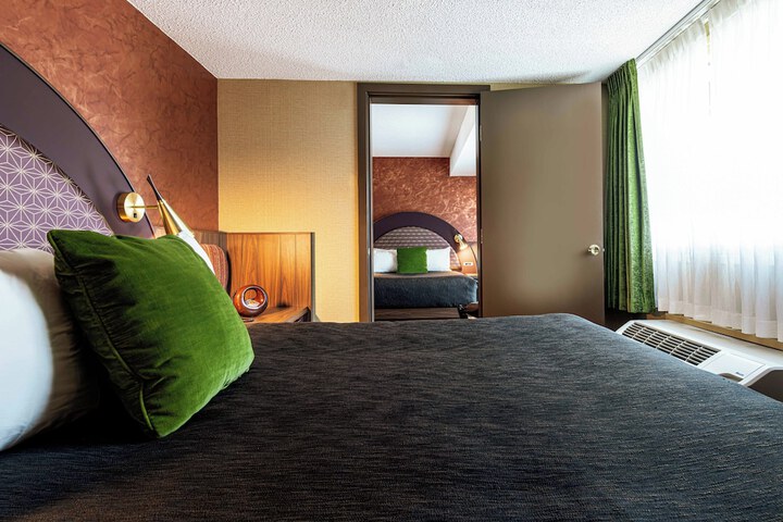 Room 119 of 157