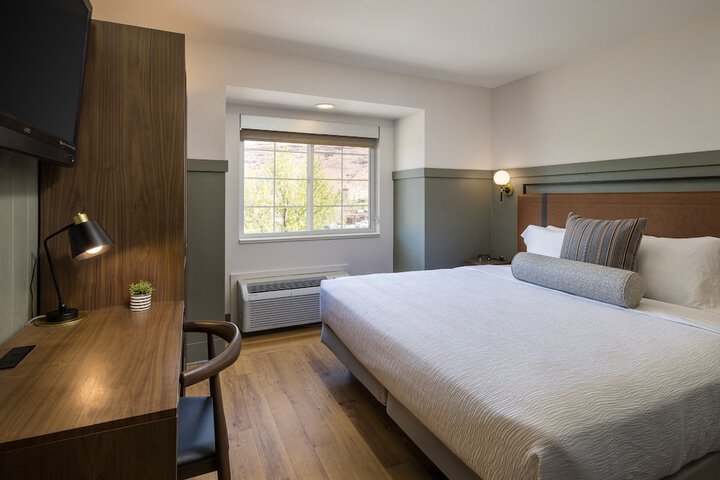Room 9 of 25