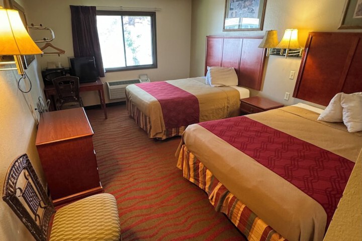 Room 8 of 16