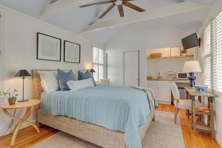 Luxe Fairhope Home w / Covered Patio: Walk to Bay